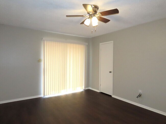 Building Photo - South Tyler! Beautiful 3 Bedroom, 2 Bathroom Duplex