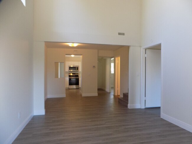 Building Photo - 430 Sand Lime Rd