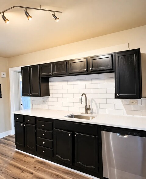 Building Photo - 2415 W Vermijo Ave