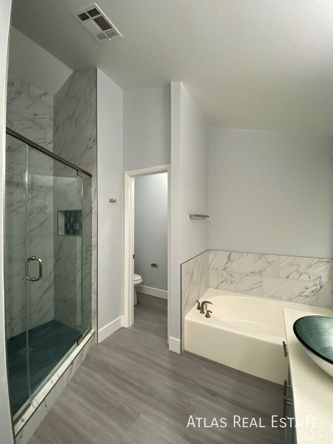 Building Photo - 1916 Old Mill Ln