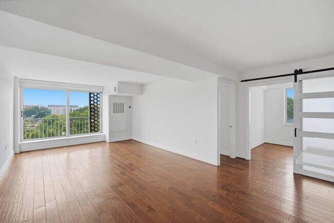 Building Photo - Southwest Waterfront Condo | 1 Bed | 1 Bath | 950 Sf | Private Balcony | 1 Parking Space