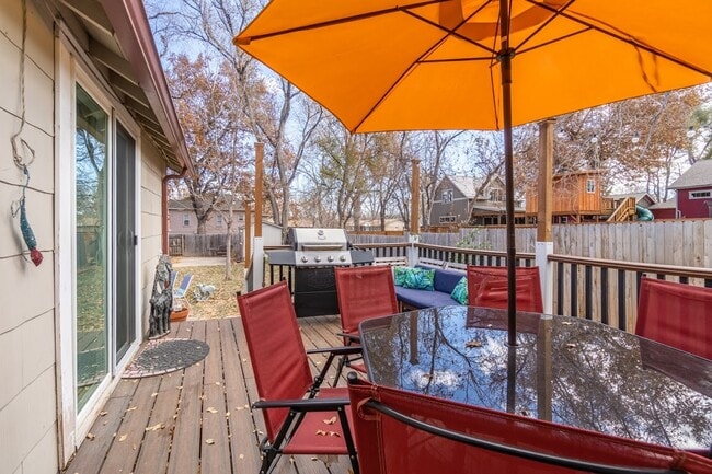 Building Photo - 326 Wood St