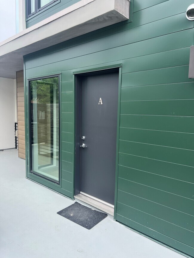 Unit A - 373 W Doran St