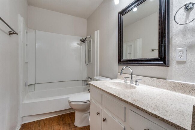 Building Photo - 2214 Winchester Dr