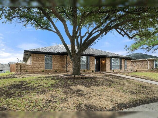 Building Photo - 1410 Pine Hill Dr