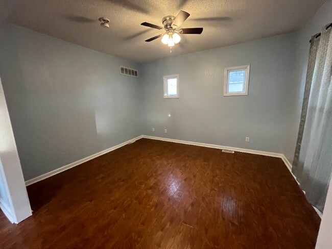 Building Photo - 1402 Armstrong Ave