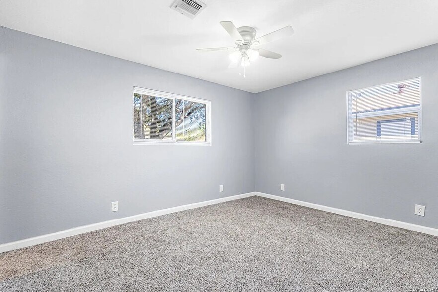 Building Photo - 5122 Binz Engleman Rd