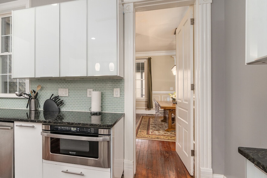 4 bedroom/3 bathroom, kitchen - 403 P St NW