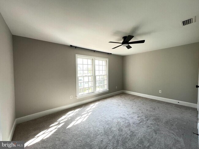 Building Photo - 9440 Flowerden Ln