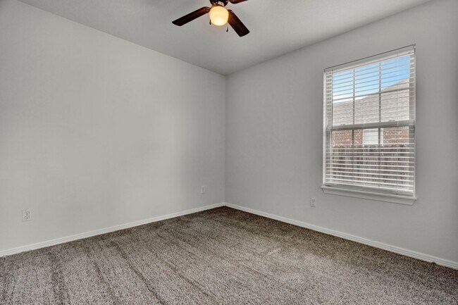 Building Photo - Fresh 3 Bed 2 Bath home in great location!