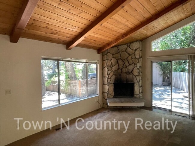 Building Photo - Charming 3-Bedroom Home in Carmel Valley –...