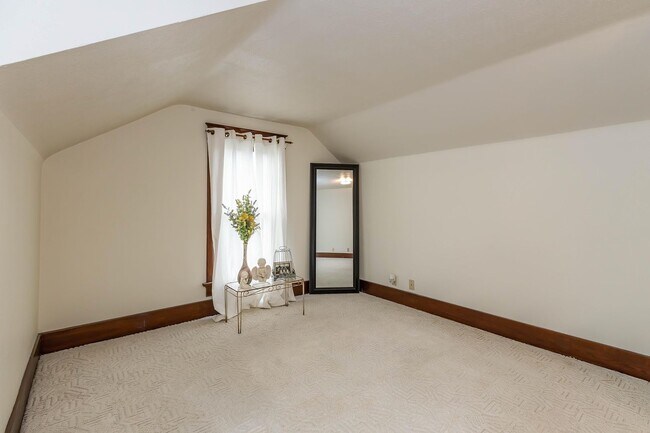 Building Photo - Charming Home - Close to Fort Riley