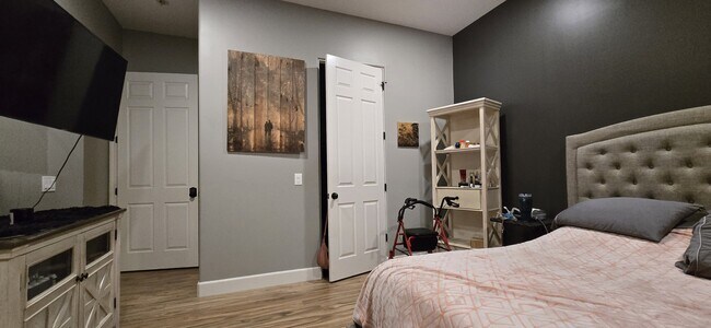Building Photo - 3952 W Salter Dr