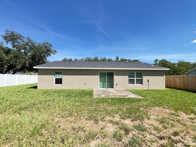 Building Photo - Beautiful 3 Bedroom, 2 Bathroom Home in Oc...