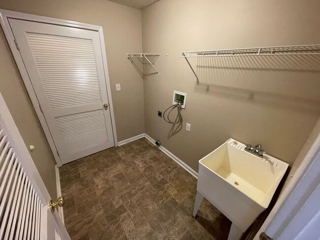 Building Photo - Fantastic Home in Shelbyville!