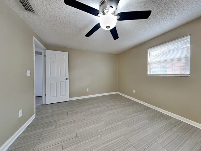 Building Photo - 6204 Frost Dr