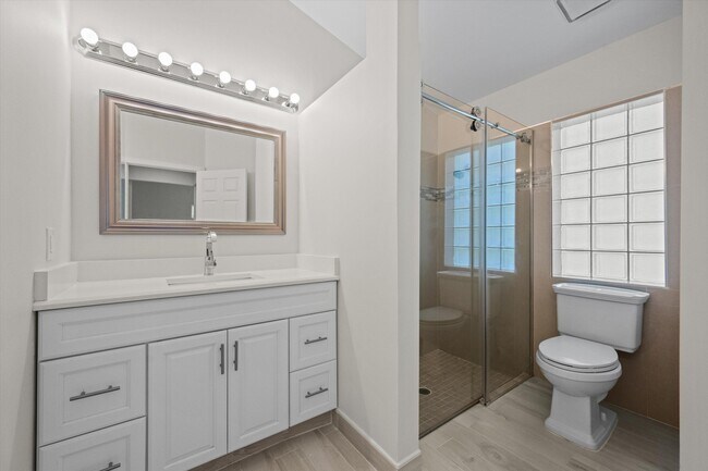 Building Photo - 12781 Meadowbreeze Dr