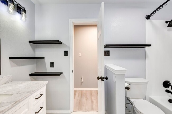 Building Photo - 113 W Deer Horn Pass