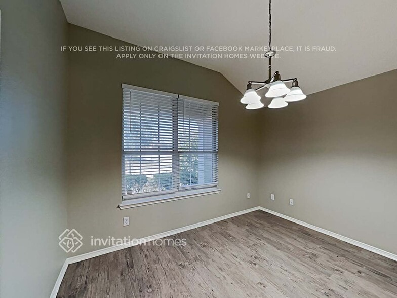 Building Photo - 562 Hickory Ln