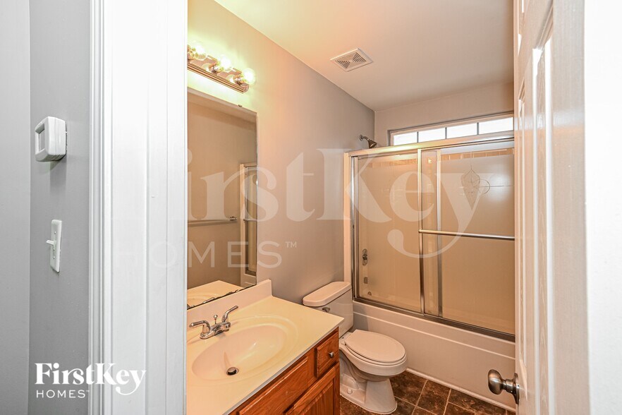 Building Photo - 6015 Forest Pond Dr