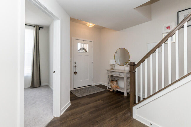 Building Photo - 2865 Rayfield Ave