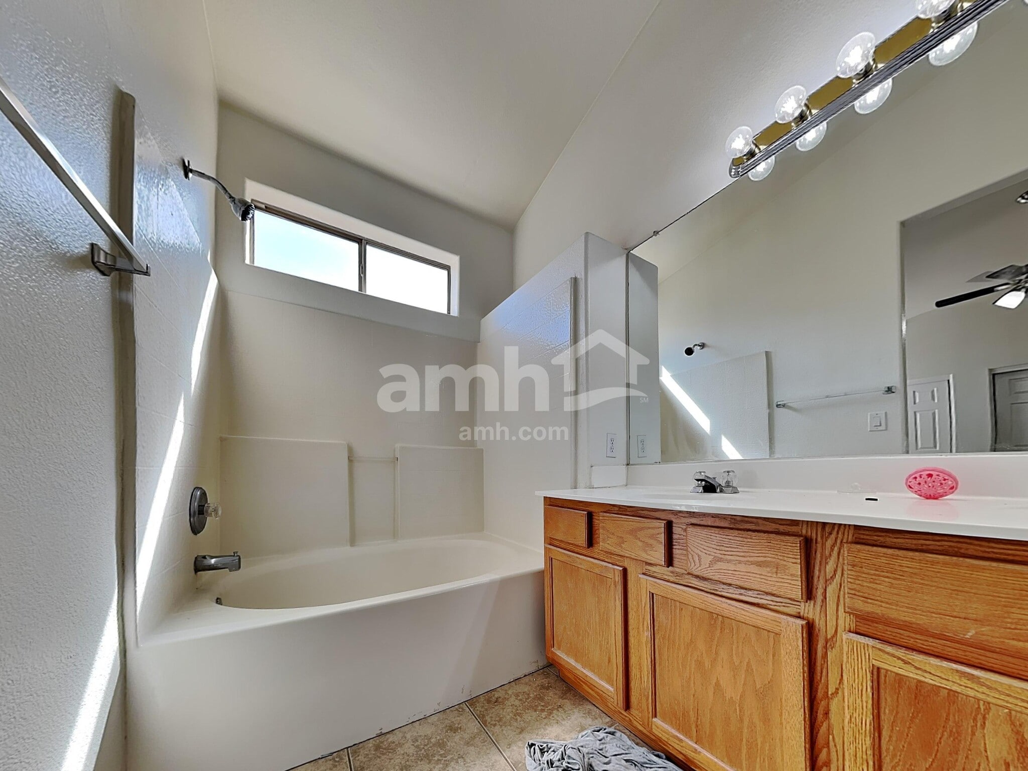 Building Photo - 8953 E Capri Ave