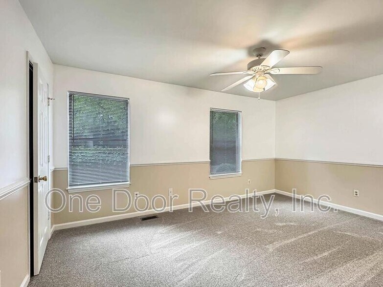 Building Photo - 285 Merrimac Trail