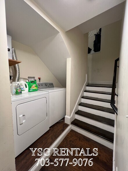 Building Photo - 192 Hillside St