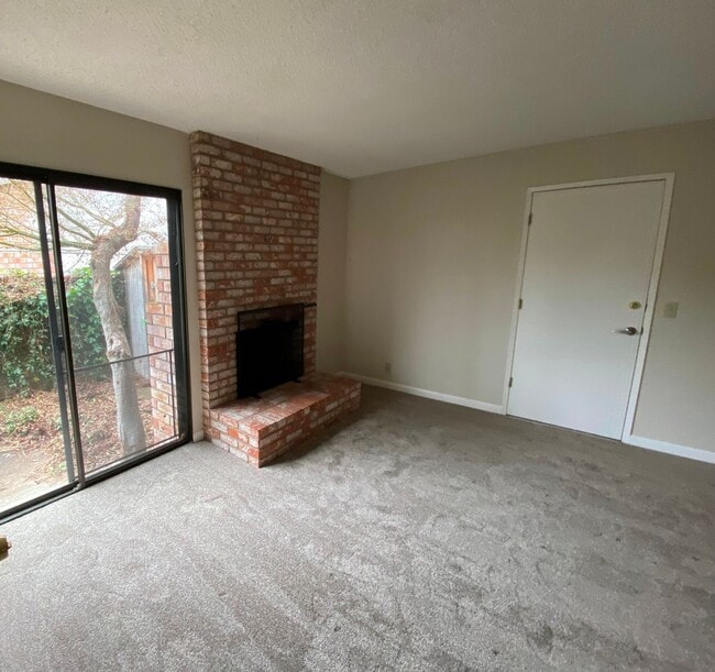 Building Photo - 130 Quietwood Dr