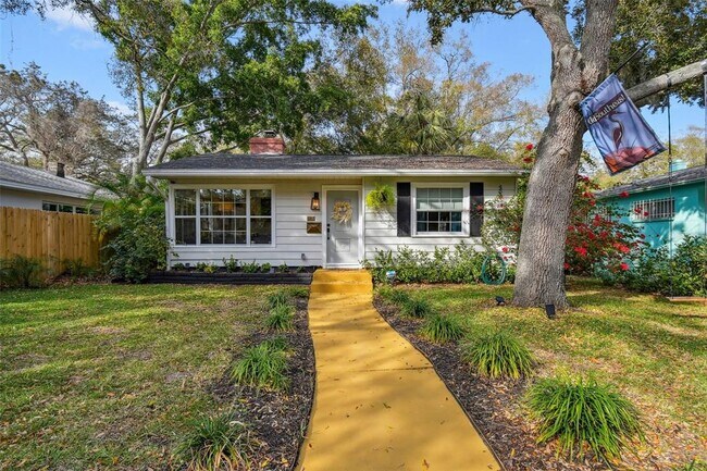 Building Photo - 145 24th Ave SE