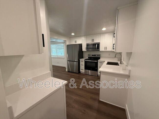 Building Photo - 3718-3718 Brinker Ave