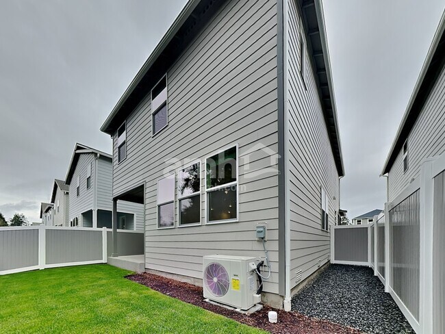 Building Photo - 5245 Turnstone St SE