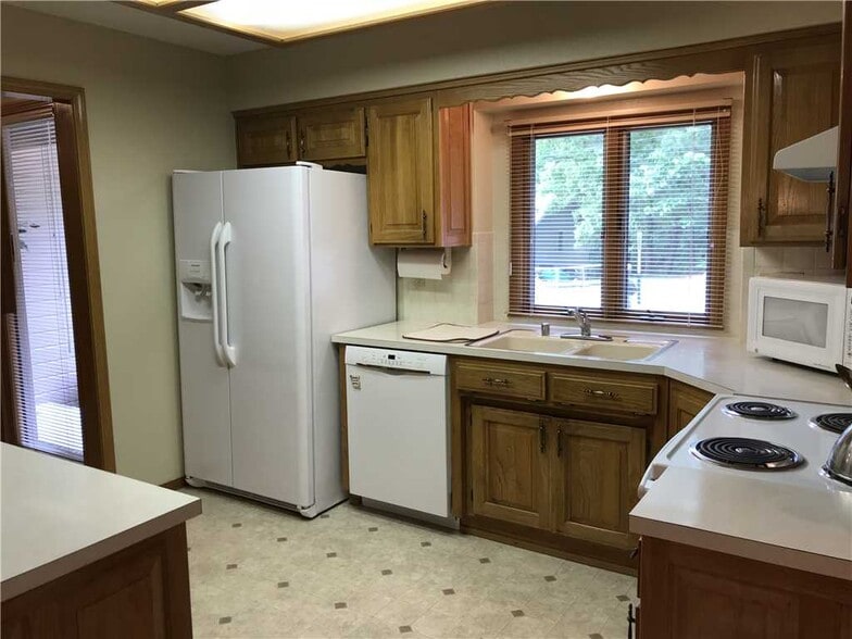 Building Photo - 7 Angus Ln