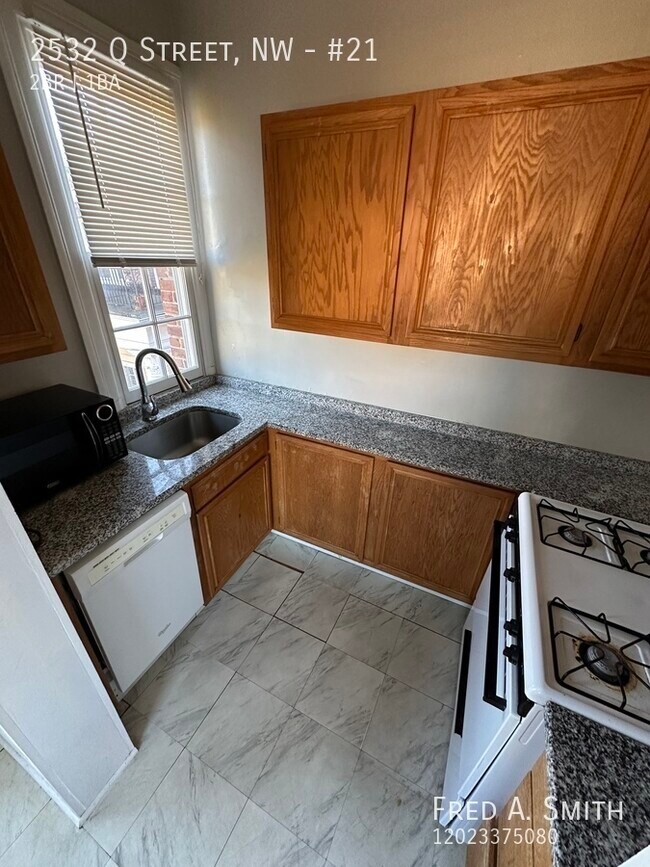 Building Photo - 2532 Q St NW