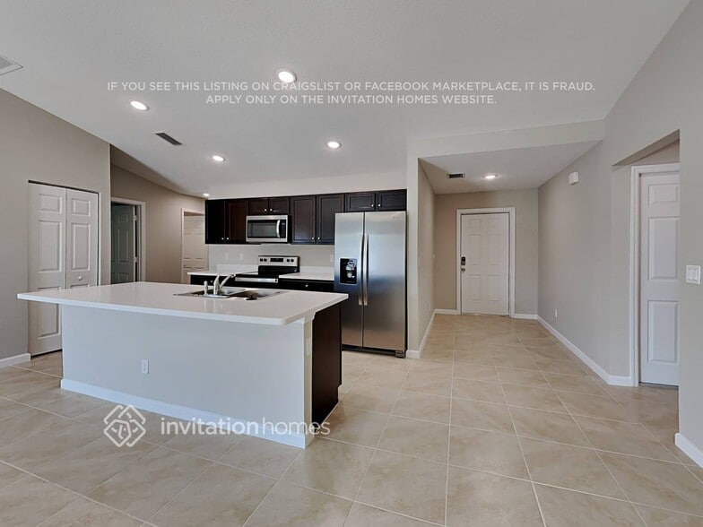 Building Photo - 2605 SW Cadet Cir