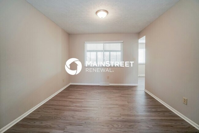 Building Photo - 4 Bedroom Pet-Friendly Home in Columbus, OH with Main Street Renewal