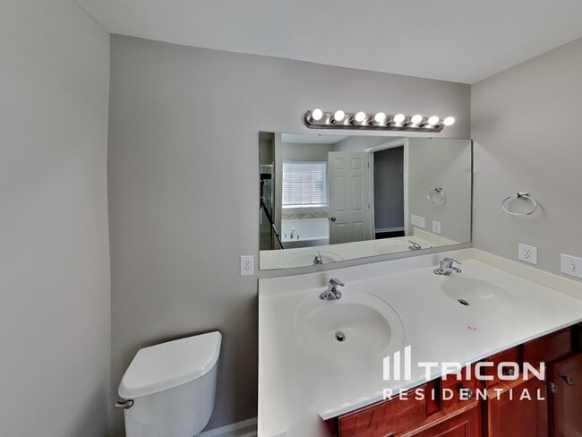 Building Photo - 6456 Fishing Pond Ct