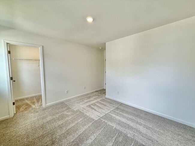 Building Photo - 10517 Brookside Reserve Rd