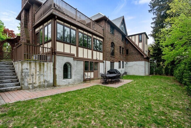 Building Photo - 17 Chestnut Hill Terrace