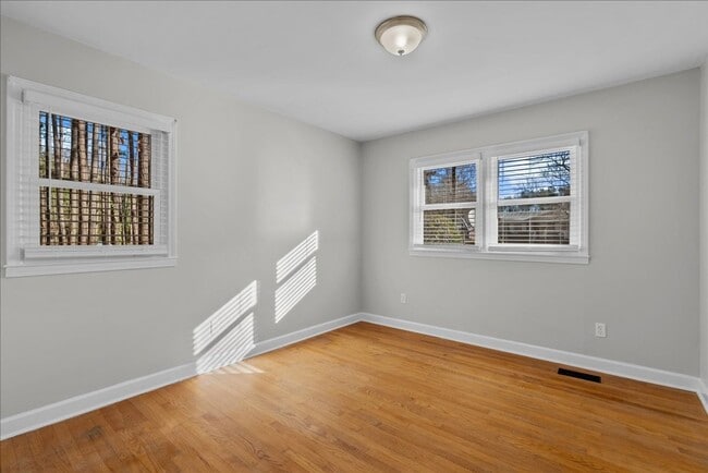 Building Photo - Lovely 3 Bedroom / 2 Bathroom Renovated Ranch Home for Rent