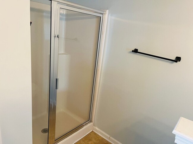 Building Photo - Sought after community, swimming/playground, courtyard, 1 car garage, 2 bed/2.5 bath, granite  co...