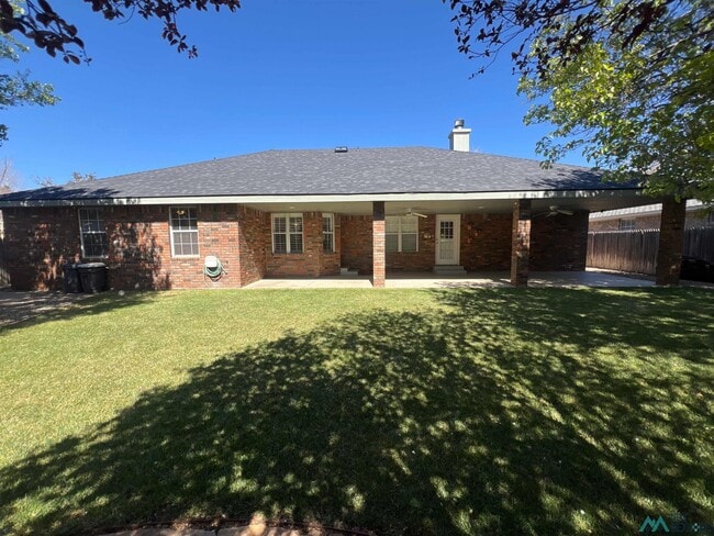 Building Photo - 721 Jeanie Dr