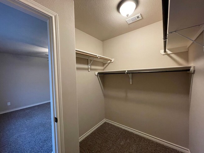 Building Photo - Town home for rent