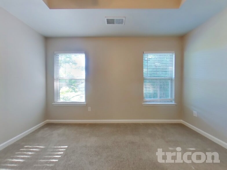 Building Photo - 4459 Ravenwood Dr
