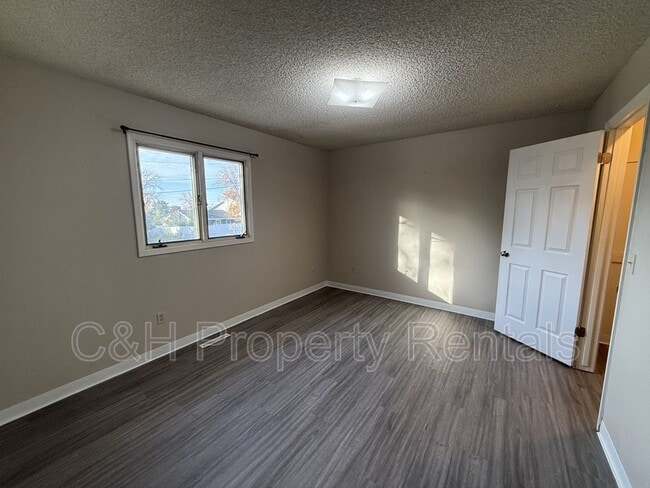 Building Photo - 2314 Rosebud Dr