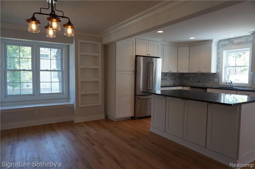 Building Photo - 203 Curry Ave