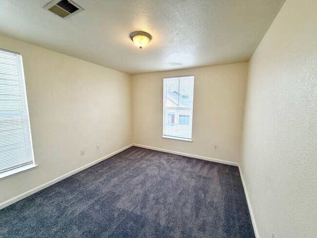 Building Photo - Freshly Painted w/ New Carpets 3 Bedroom, 2 Bath With Attached Garage
