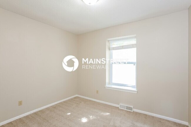 Building Photo - 3 Bedroom Pet-Friendly Home in Independence, MO with Main Street Renewal