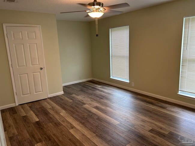 Building Photo - 4665 Balmoral Dr