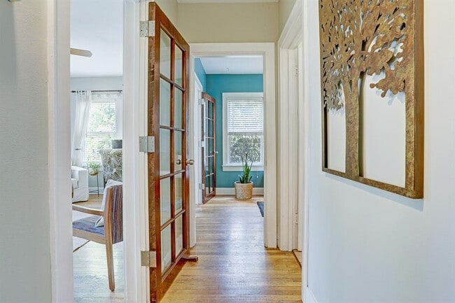 Building Photo - 1705 S 5th St